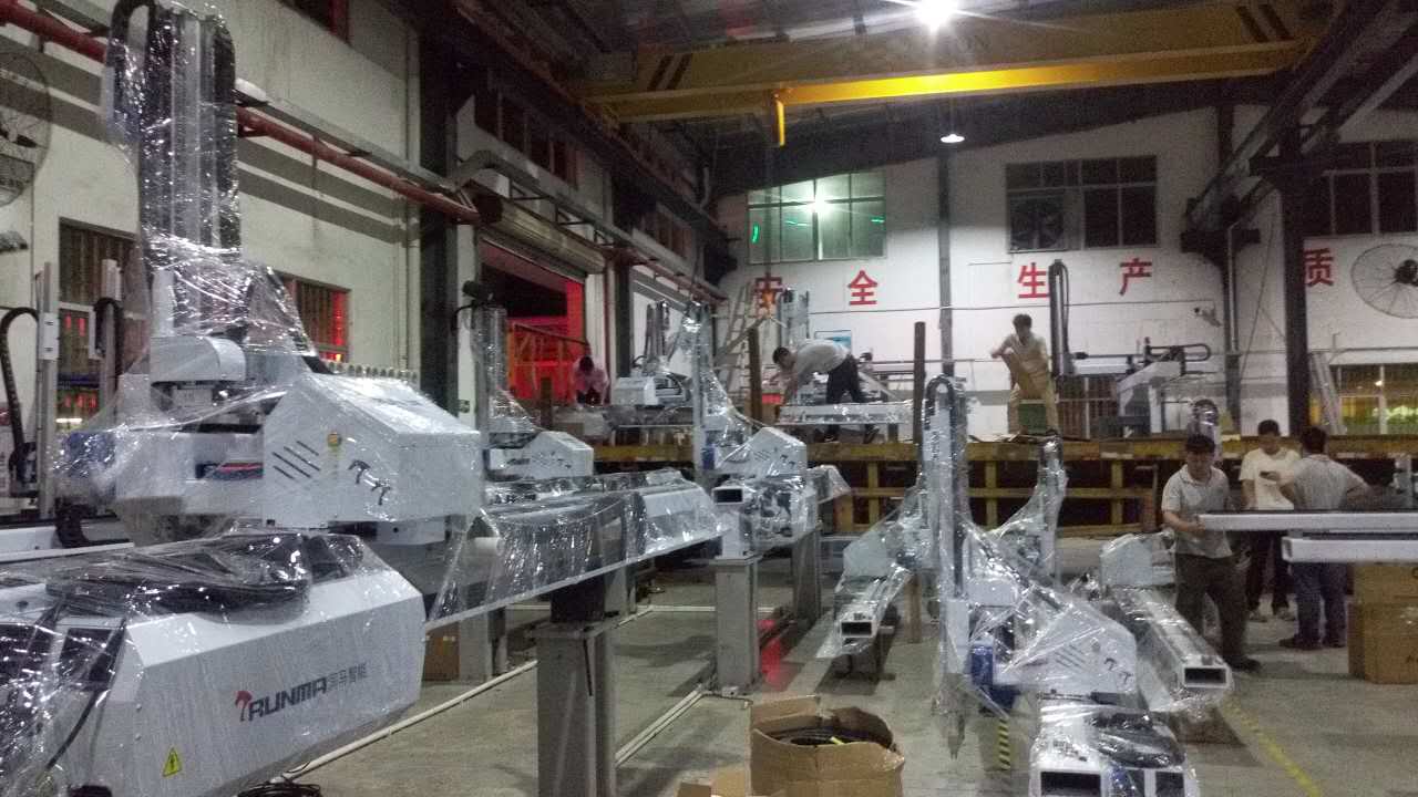注塑機(jī)機(jī)械手出貨場景.jpg