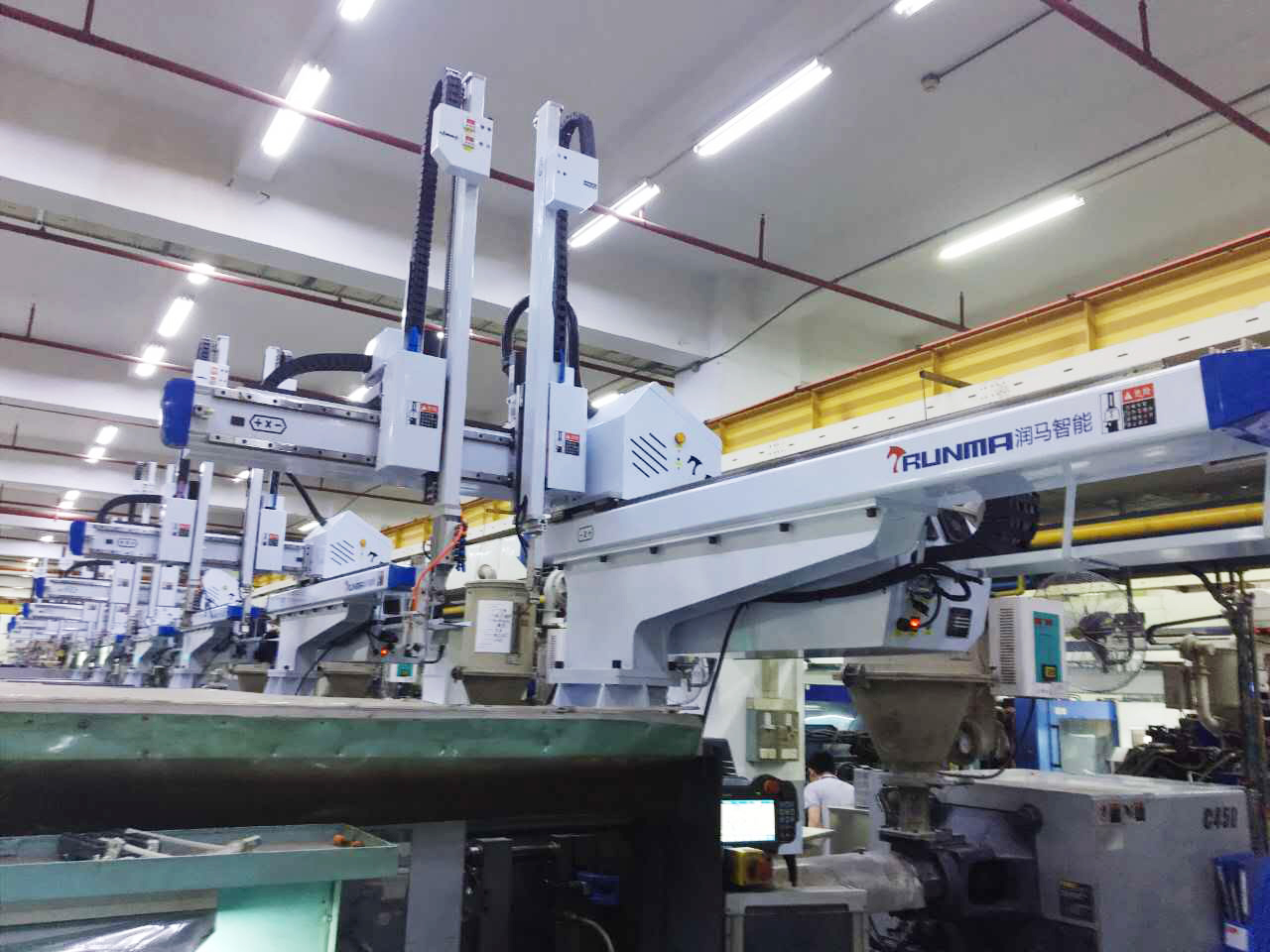 潤馬智能注塑機機械手廠家為你講解如何選擇適合自己企業(yè)的注塑機機械手